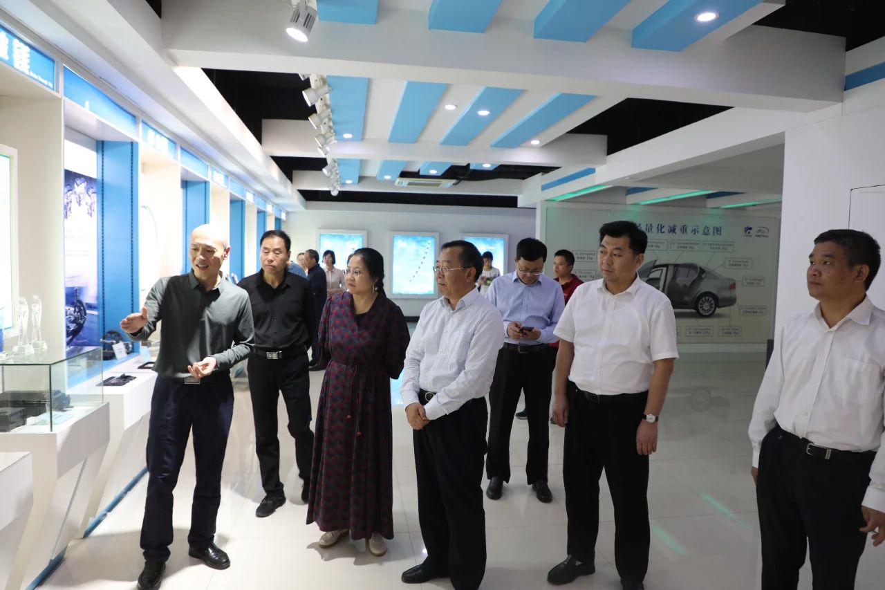 省人大常委会委员、法制委员会主任委员张振忠一行到钰源公司调研